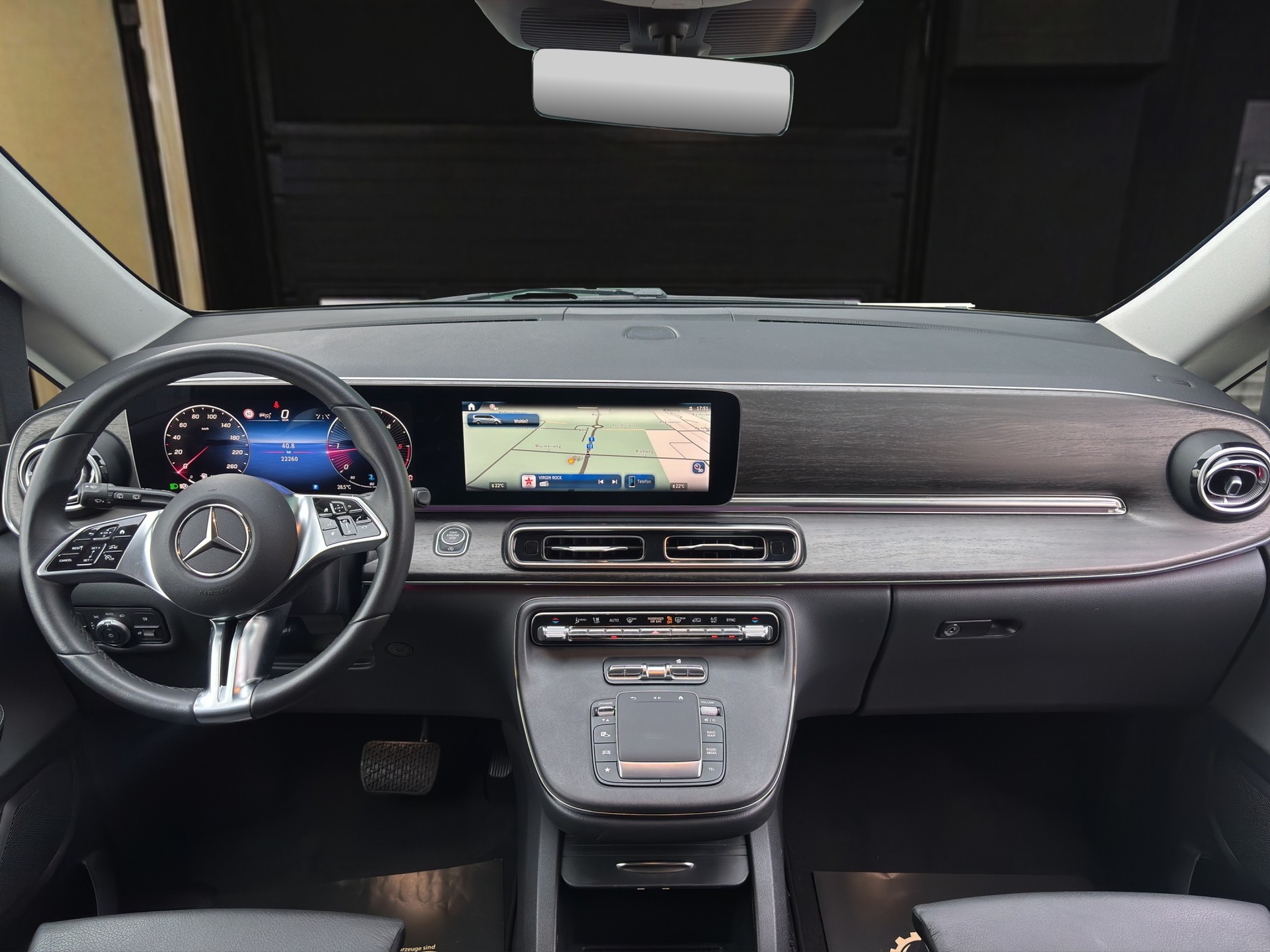 MERCEDES-BENZ V 250 d Avantgarde lang Van 4Matic-image-10