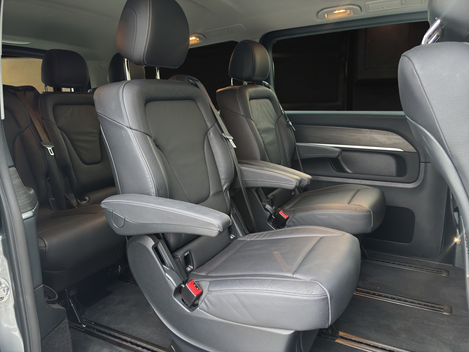 MERCEDES-BENZ V 250 d Avantgarde lang Van 4Matic-image-12