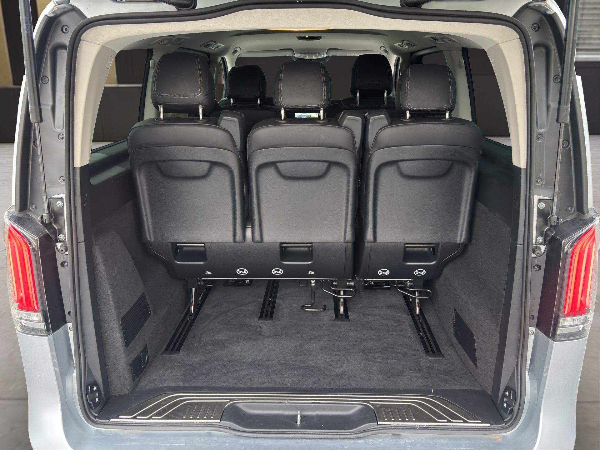 MERCEDES-BENZ V 250 d Avantgarde lang Van 4Matic-image-14