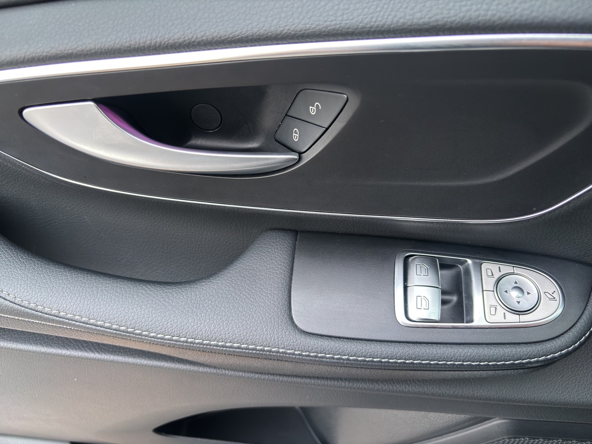 MERCEDES-BENZ V 250 d Avantgarde lang Van 4Matic-image-20