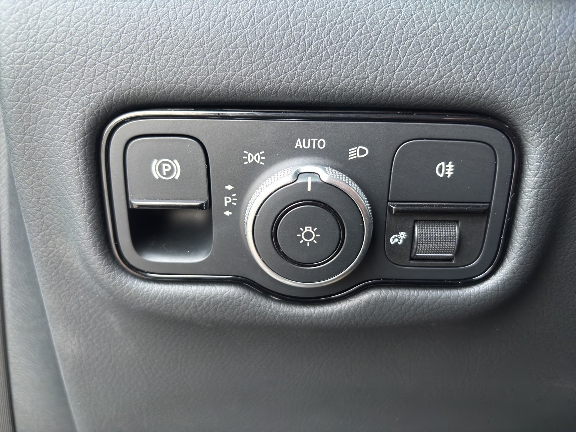 MERCEDES-BENZ V 250 d Avantgarde lang Van 4Matic-image-19
