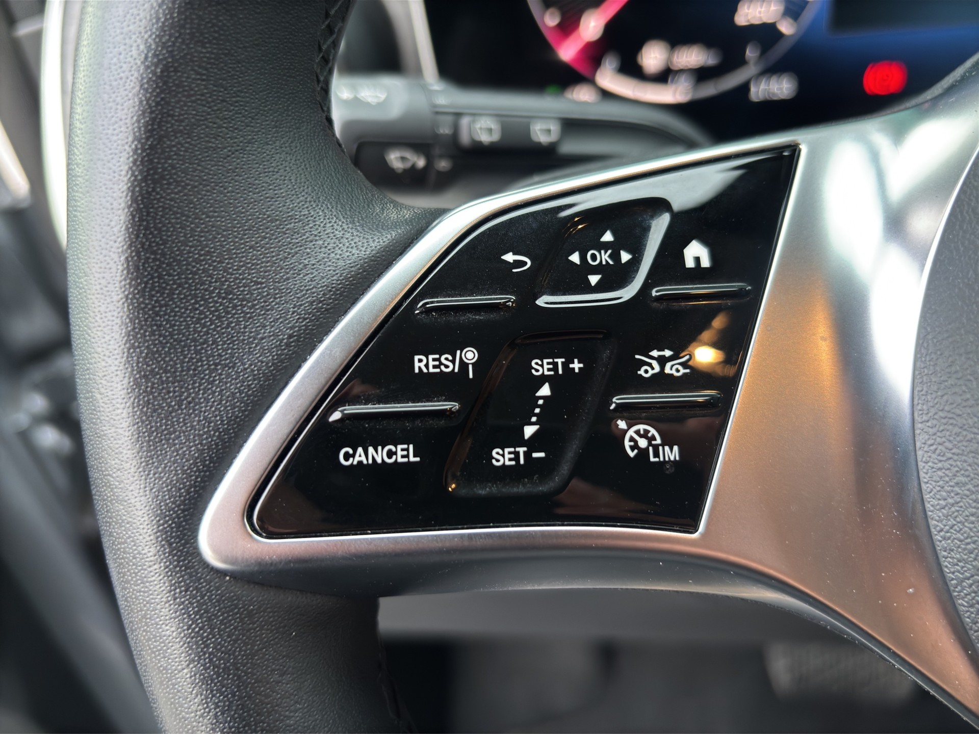 MERCEDES-BENZ V 250 d Avantgarde lang Van 4Matic-image-18