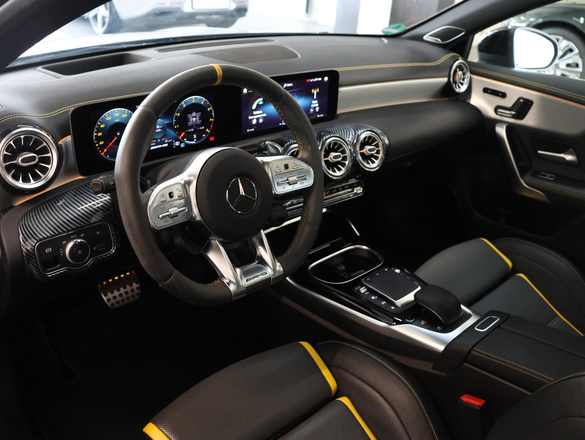MERCEDES-BENZ A 45 S AMG 4Matic+ Speedshift *DESIGNO-MAGNO*-image-25