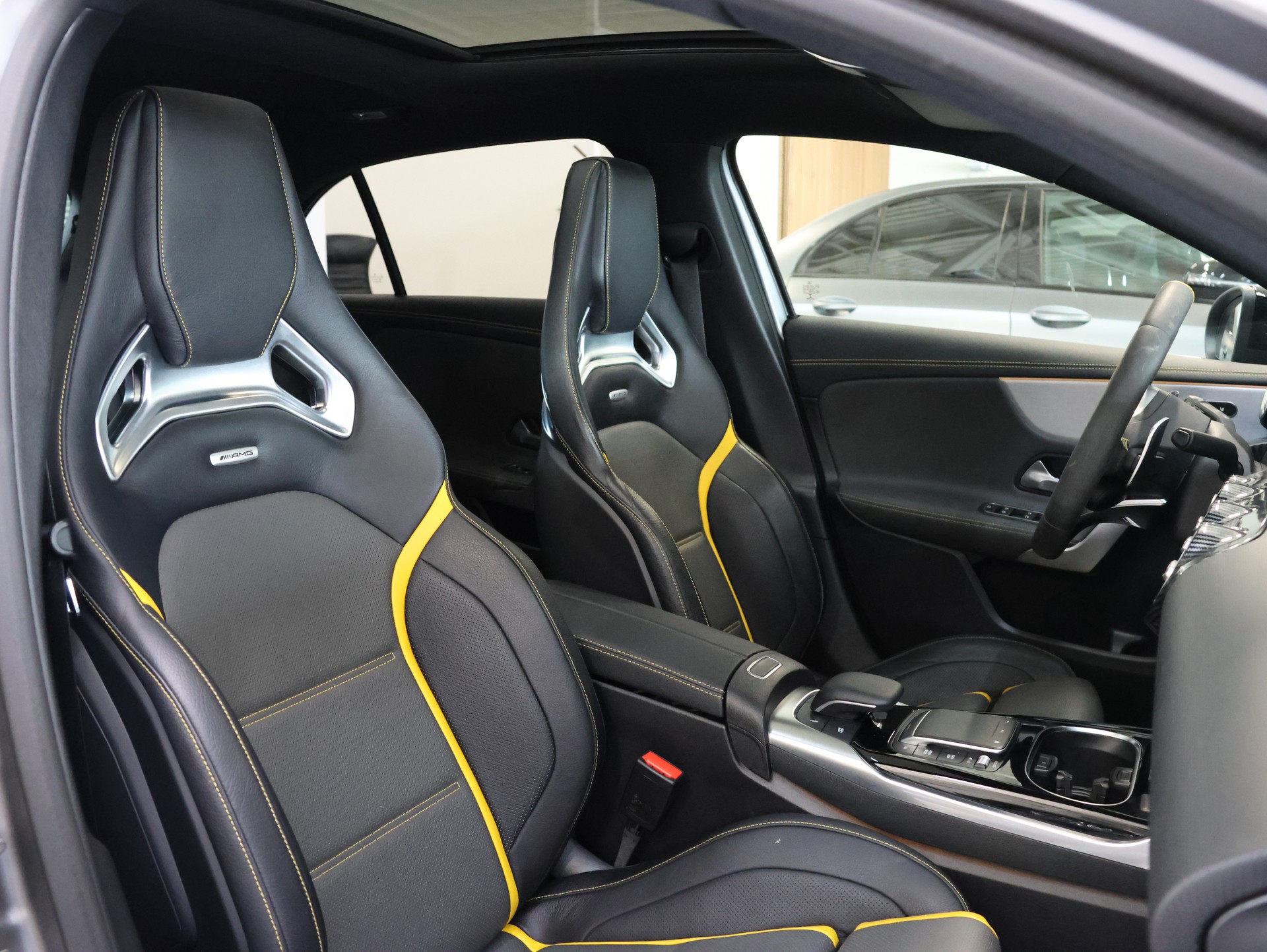 MERCEDES-BENZ A 45 S AMG 4Matic+ Speedshift *DESIGNO-MAGNO*-image-22