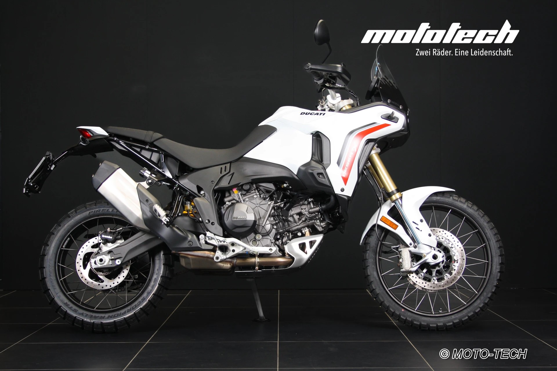 DUCATI Desert X-image-1