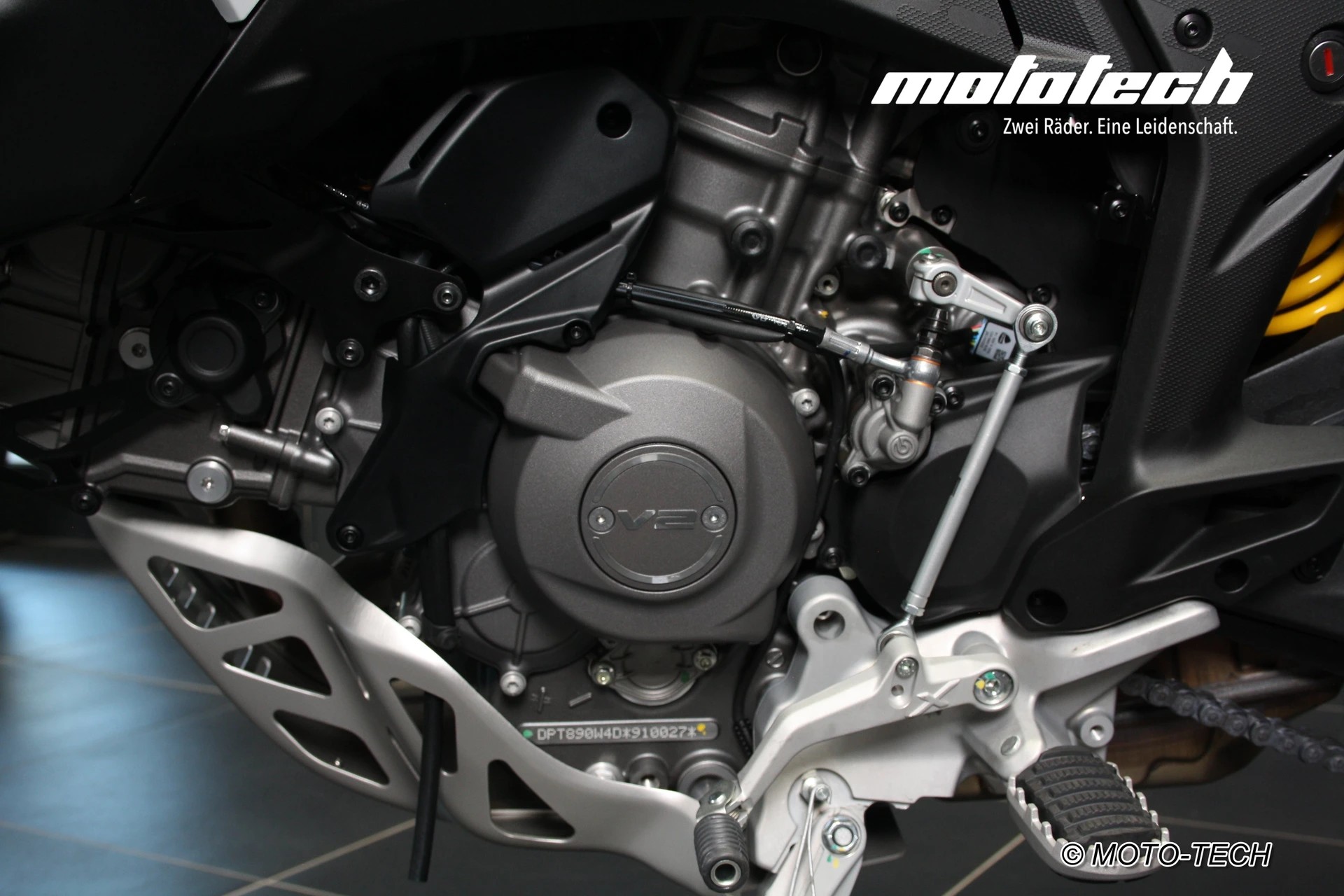 DUCATI Desert X-image-7