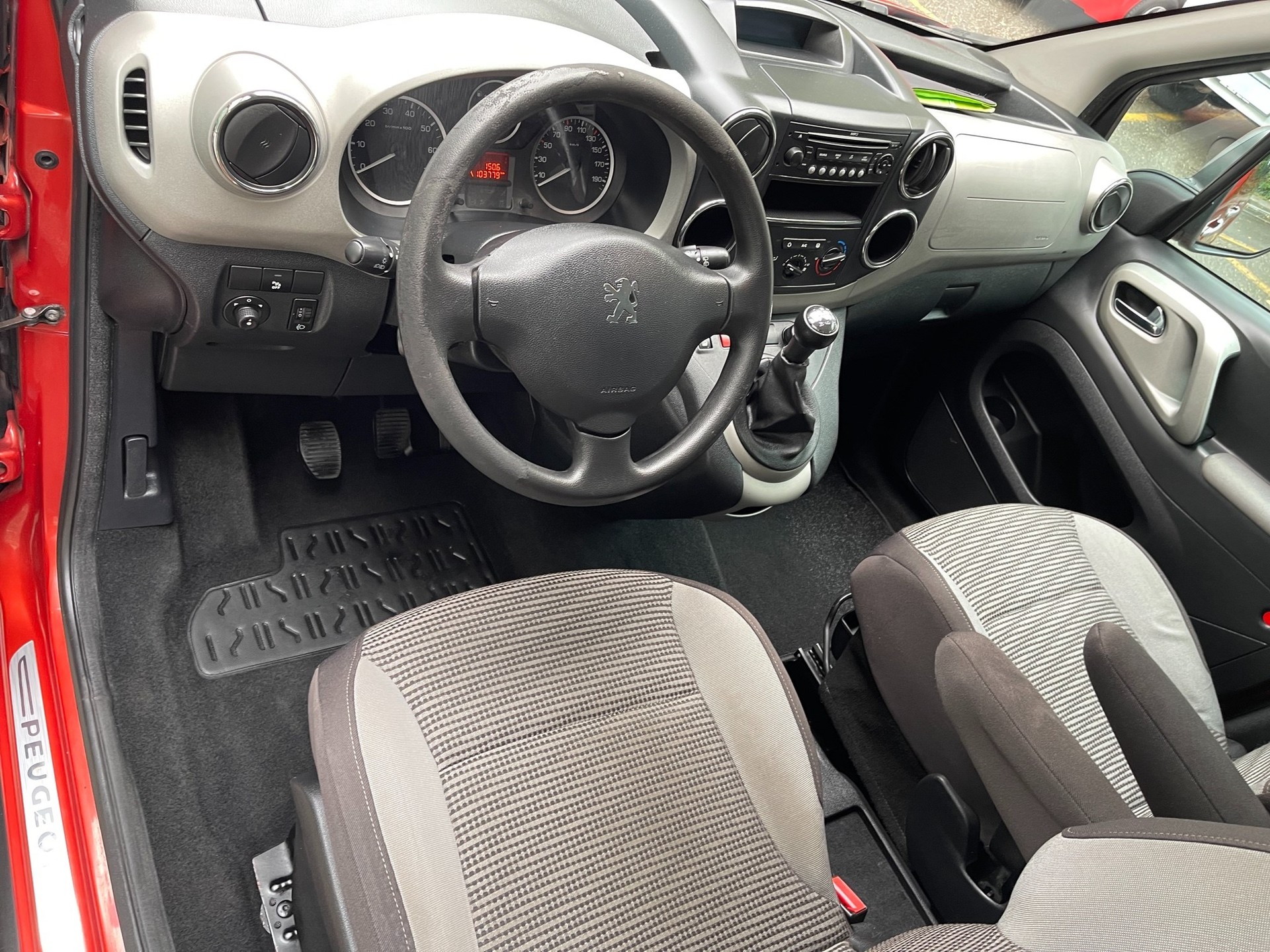 PEUGEOT Partner 1.6 Outdoor-image-6