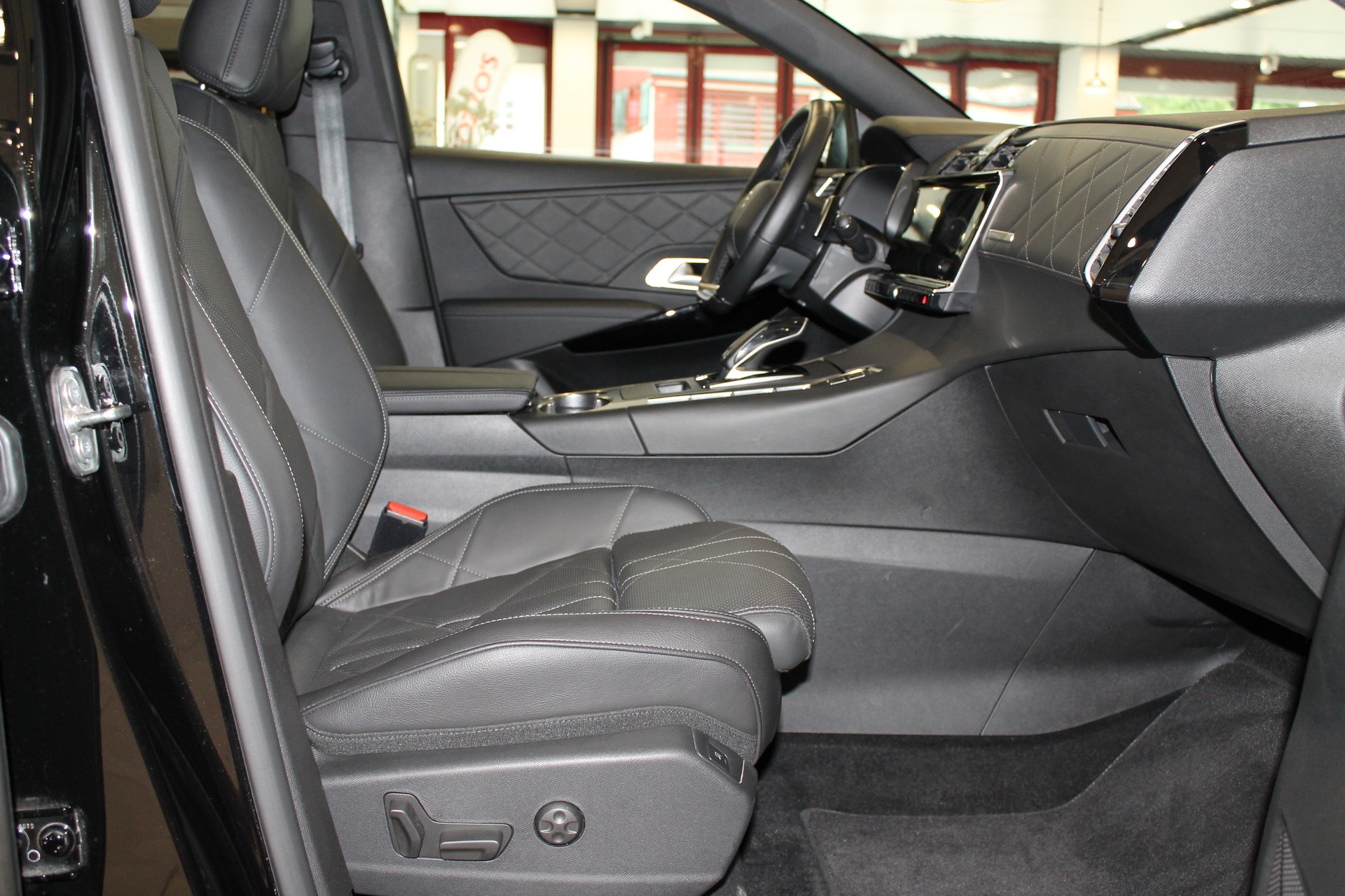DS AUTOMOBILES DS 7 Crossback E-Tense 300 4x4 Rivoli-image-10