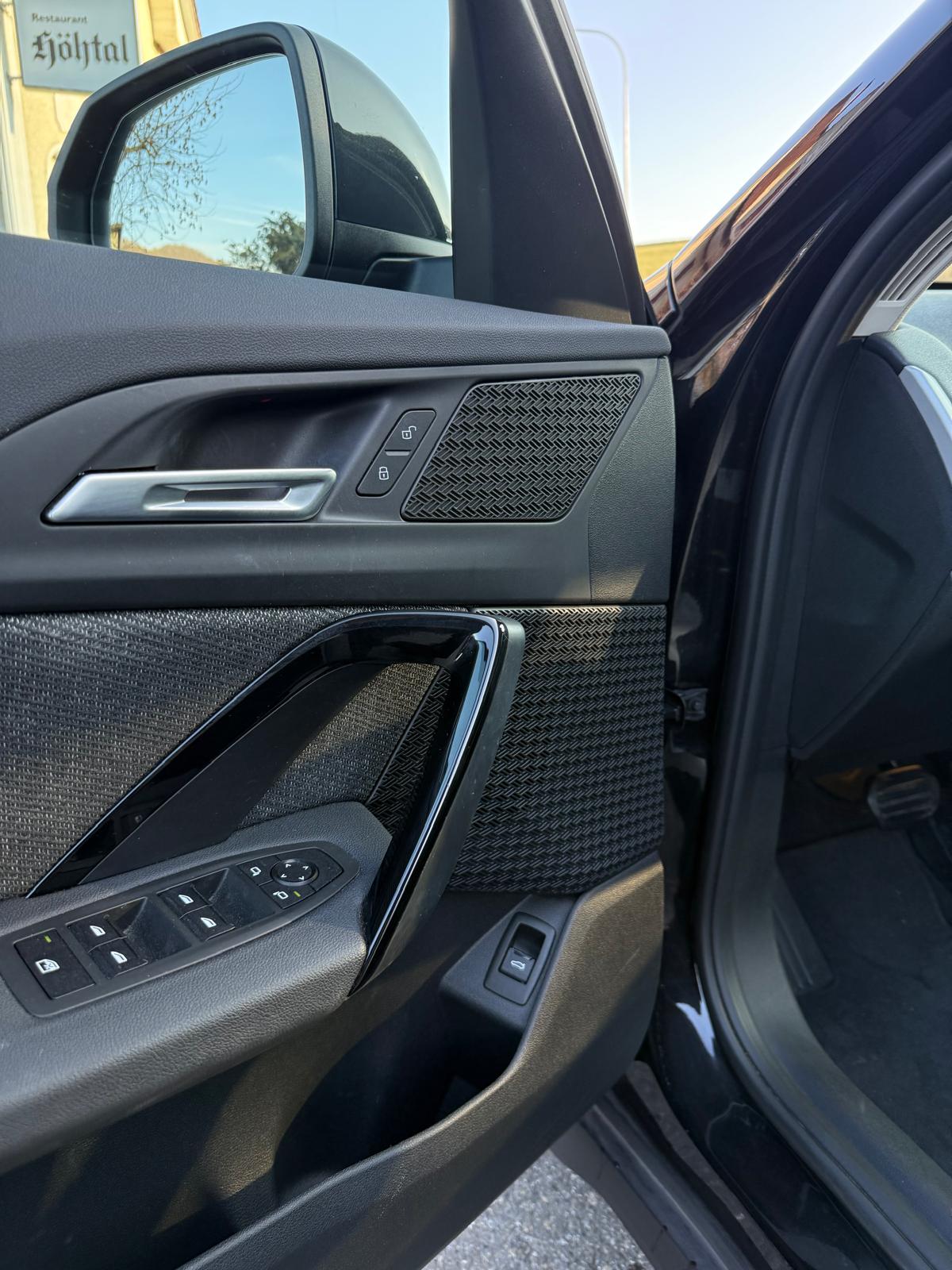 BMW X1 xDrive 23d 48V-image-9