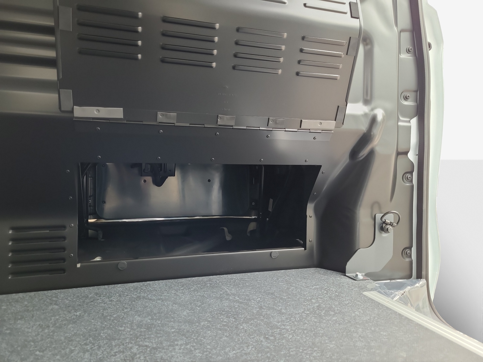 VW Transporter 2.0 TDI Automat-image-13