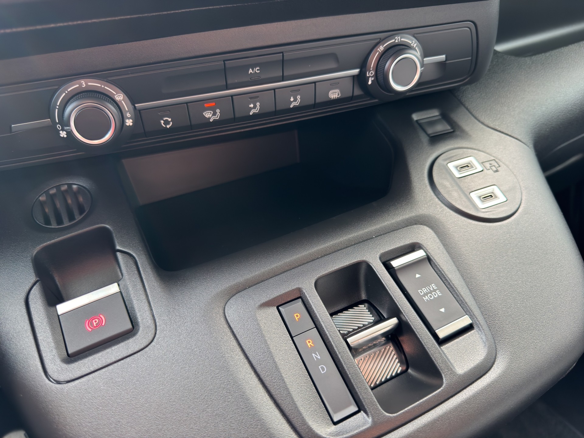CITROEN Berlingo e VAN M First-image-10