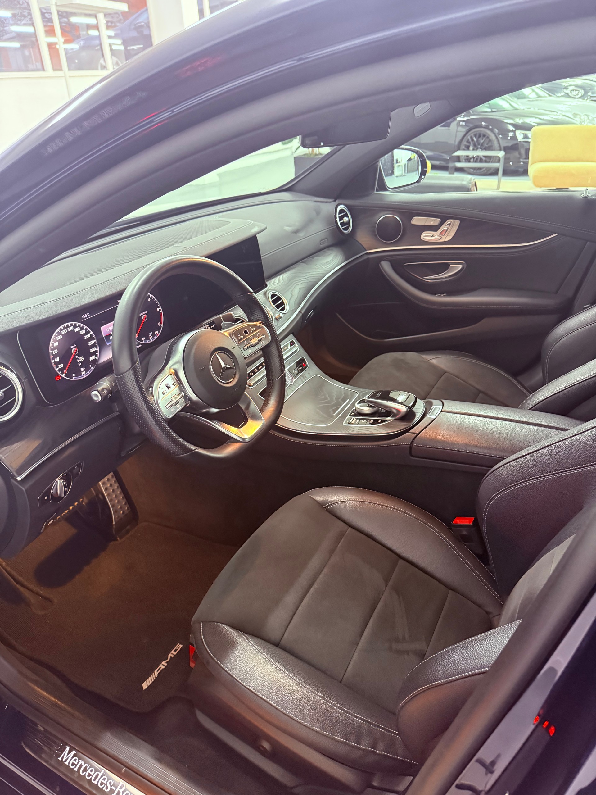 MERCEDES-BENZ E 200 d AMG Line 9G-Tronic-image-6