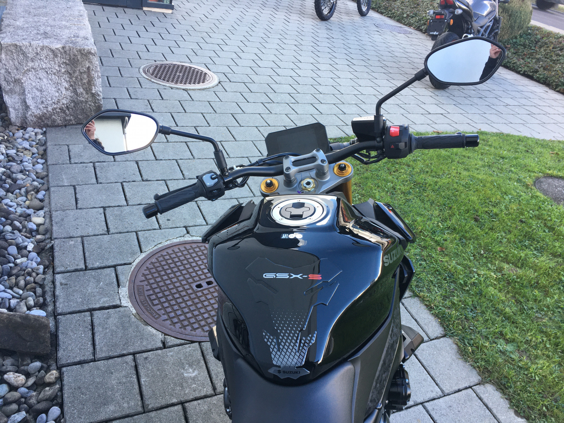 SUZUKI GSX-S 1000-image-4