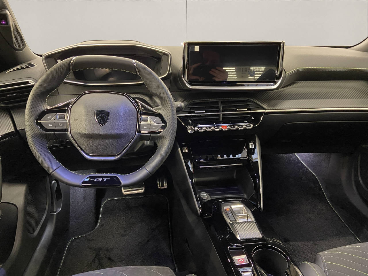 PEUGEOT 2008 1.2 Hybrid GT-image-5