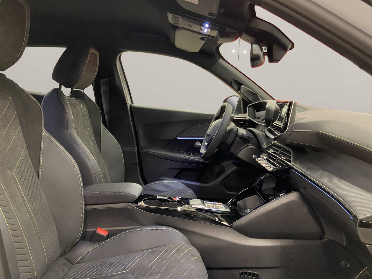 PEUGEOT 2008 1.2 Hybrid GT-image-10