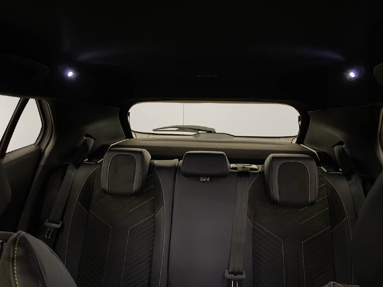 PEUGEOT 2008 1.2 Hybrid GT-image-12