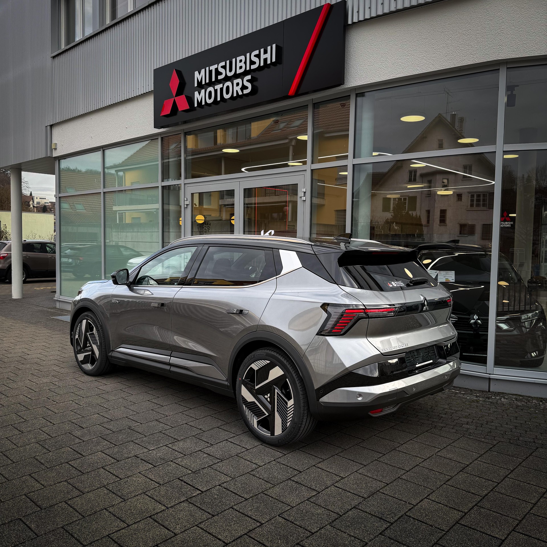 MITSUBISHI Eclipse Cross Instyle-showroom-element-1