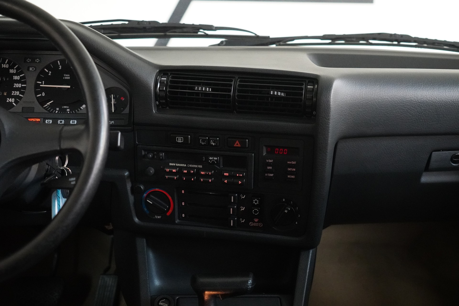 BMW 325iX A Touring-image-18