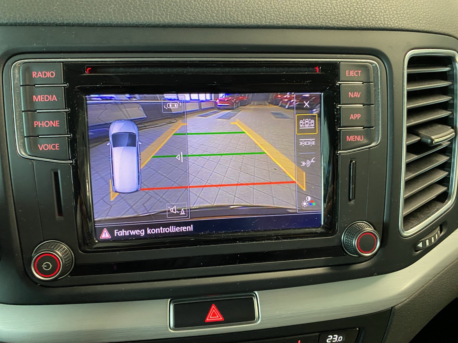 VW Sharan 1.4 TSI BlMT Comfortline DSG-image-13