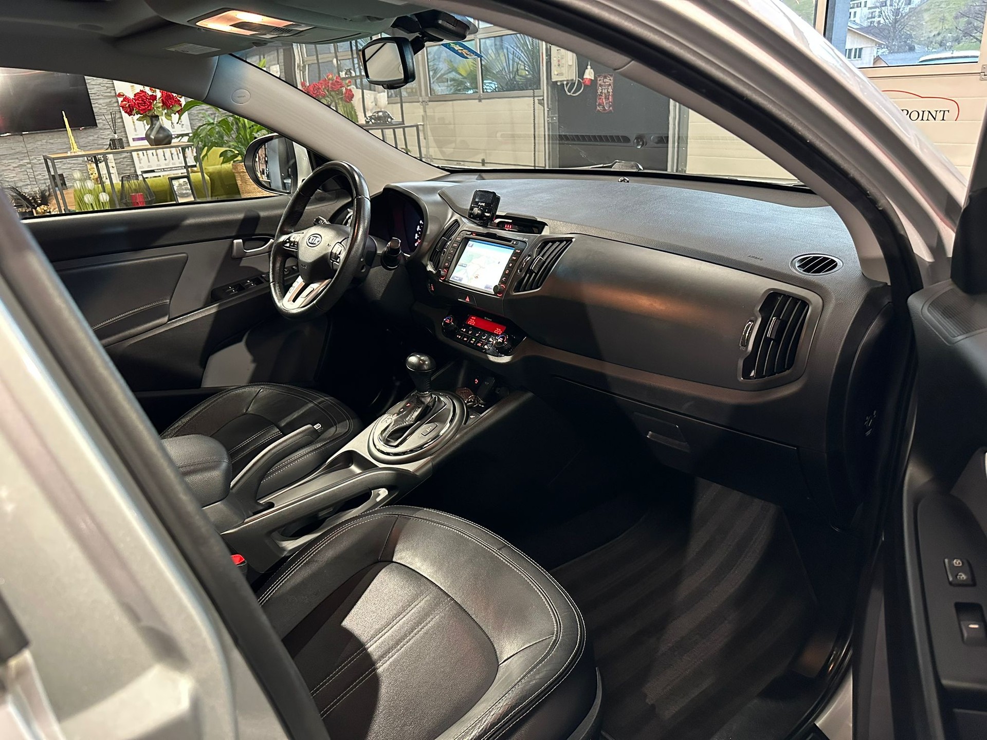 KIA Sportage 2.0 CRDi Trend 4WD Automatic-image-10