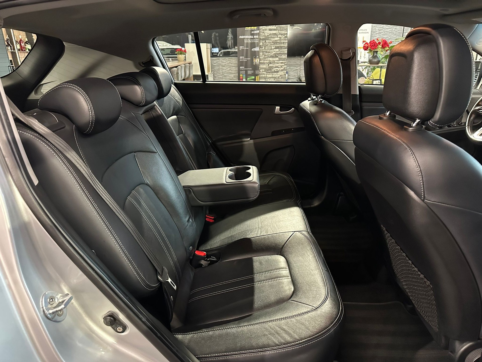 KIA Sportage 2.0 CRDi Trend 4WD Automatic-image-20