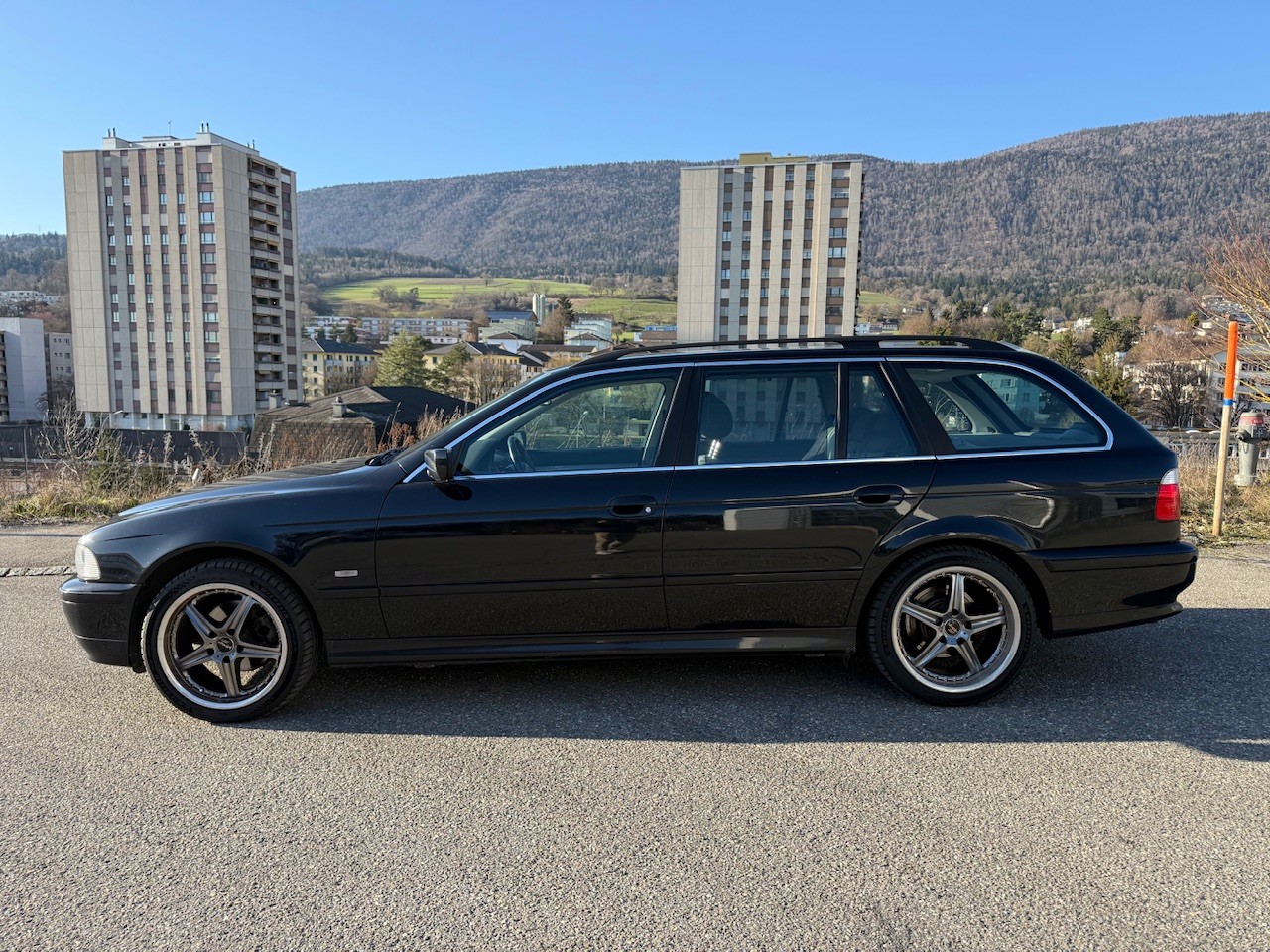 BMW 525i Touring-image-2
