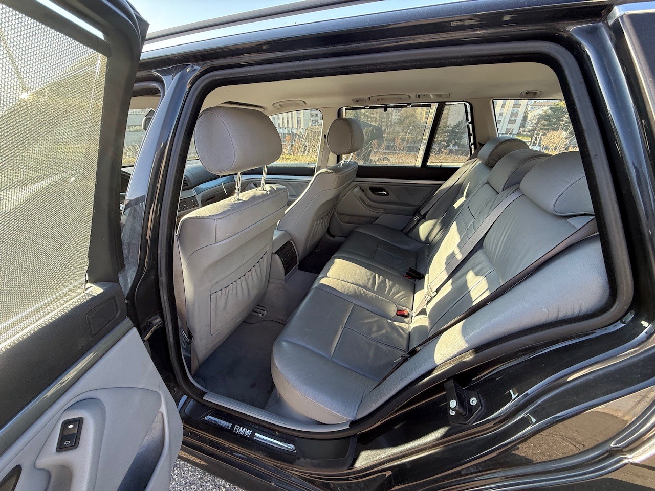 BMW 525i Touring-image-10