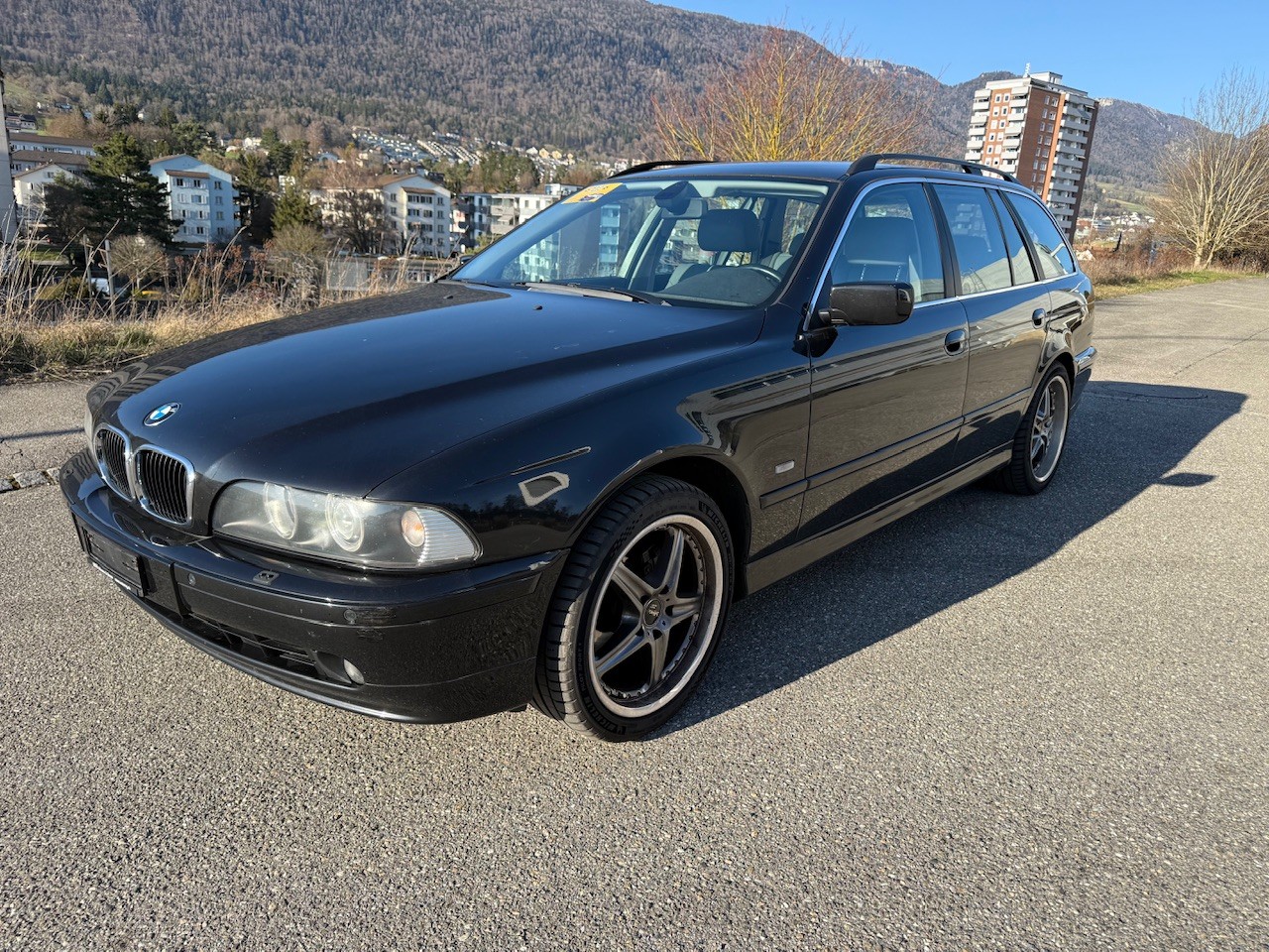 BMW 525i Touring-image-1