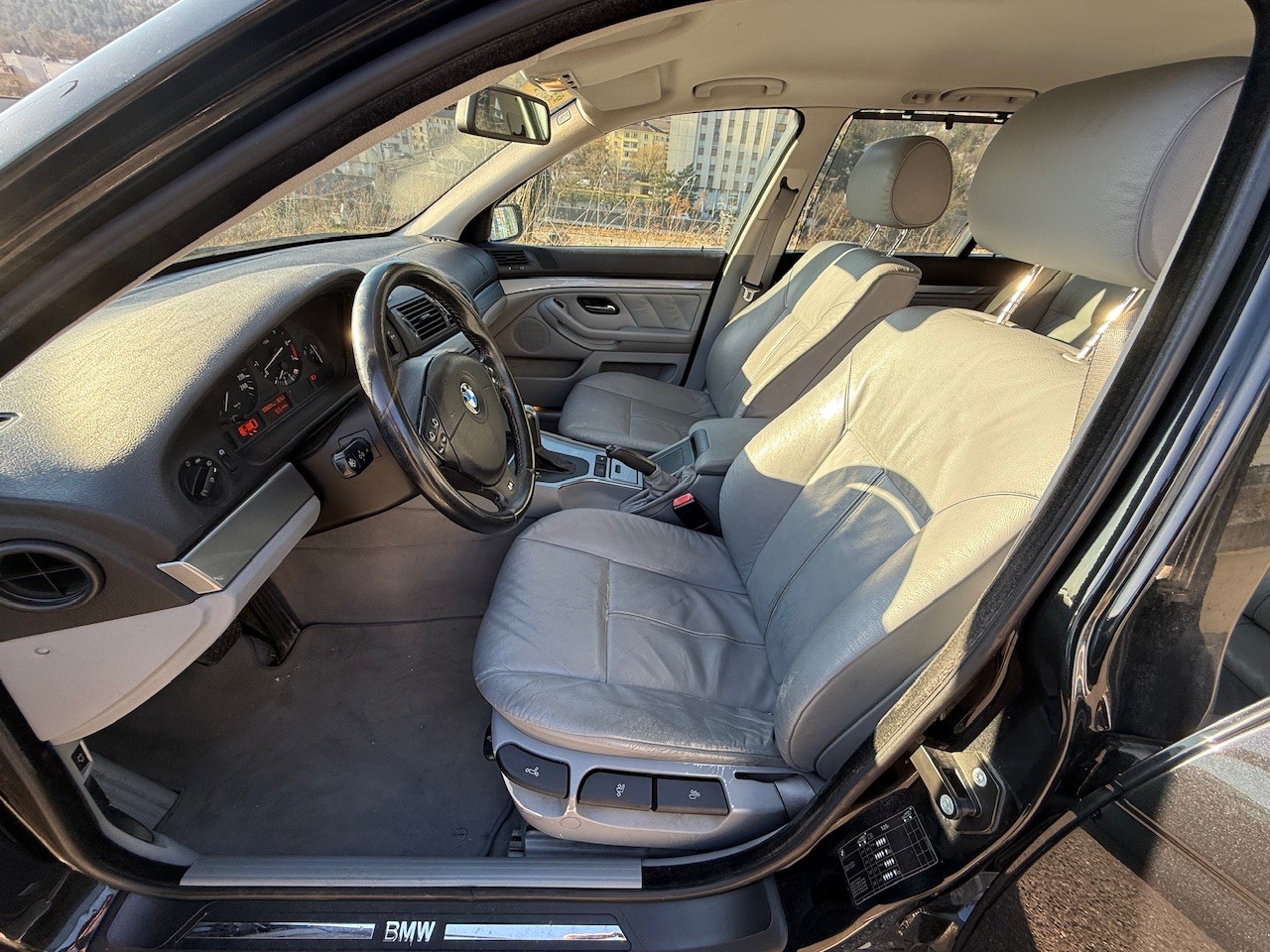 BMW 525i Touring-image-9