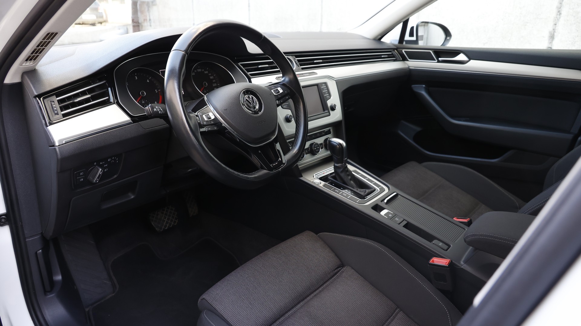 VW Passat Variant 2.0 TDI BMT Comfortline DSG 4Motion-image-9