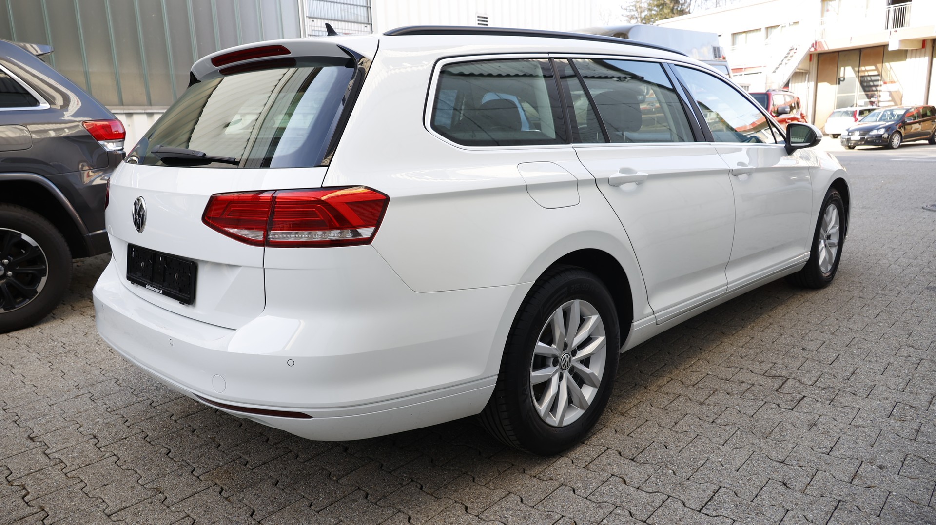 VW Passat Variant 2.0 TDI BMT Comfortline DSG 4Motion-image-5