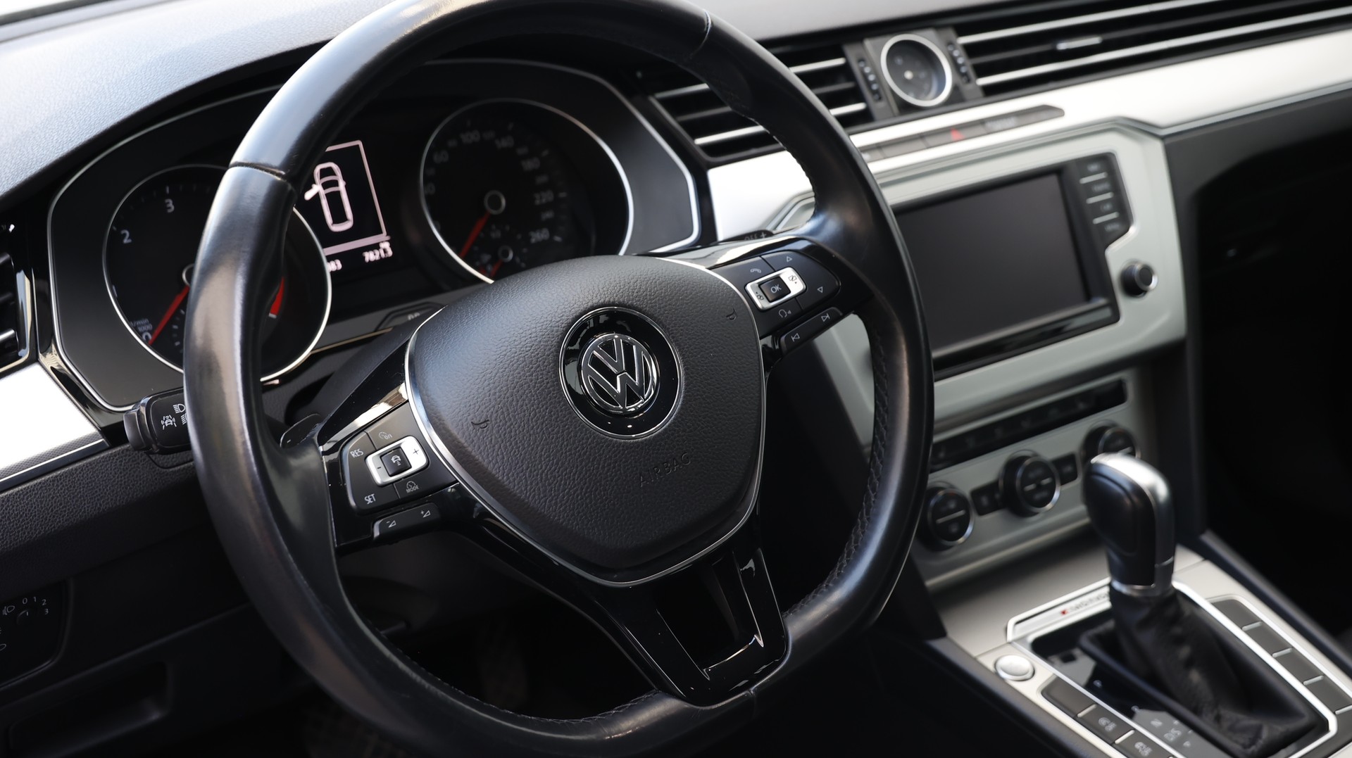 VW Passat Variant 2.0 TDI BMT Comfortline DSG 4Motion-image-27