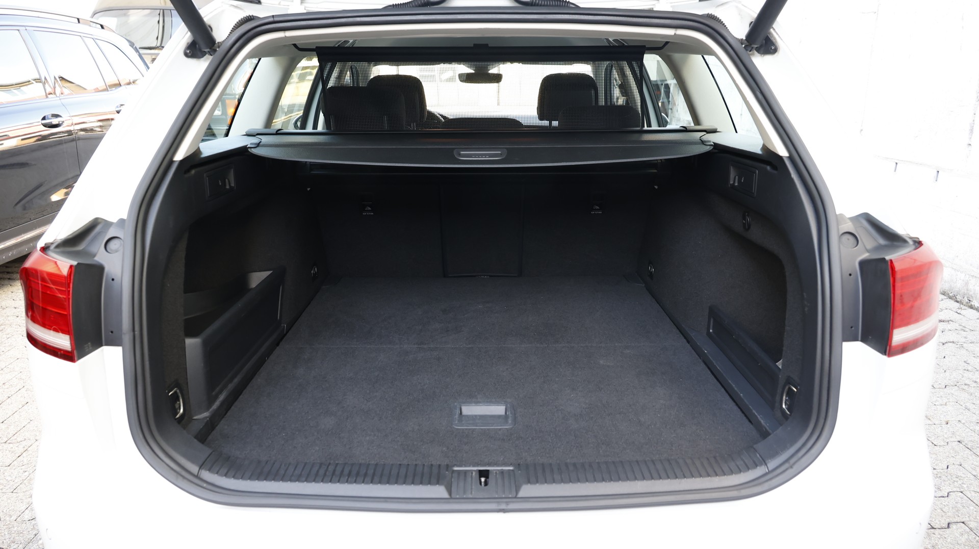 VW Passat Variant 2.0 TDI BMT Comfortline DSG 4Motion-image-17