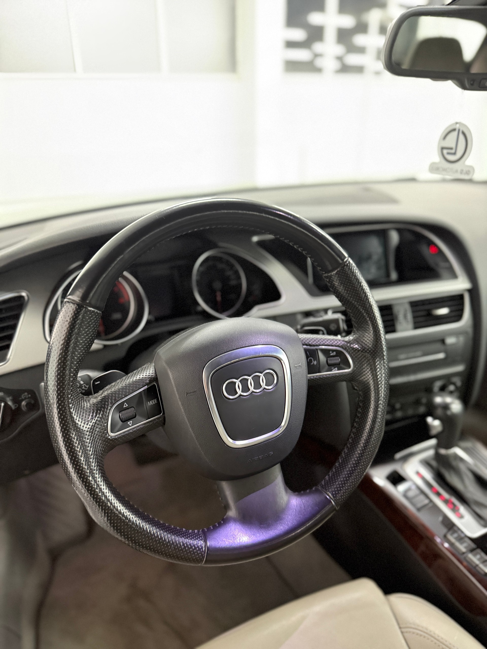 AUDI A5 Cabriolet 2.0 TFSI quattro S-tronic-image-10