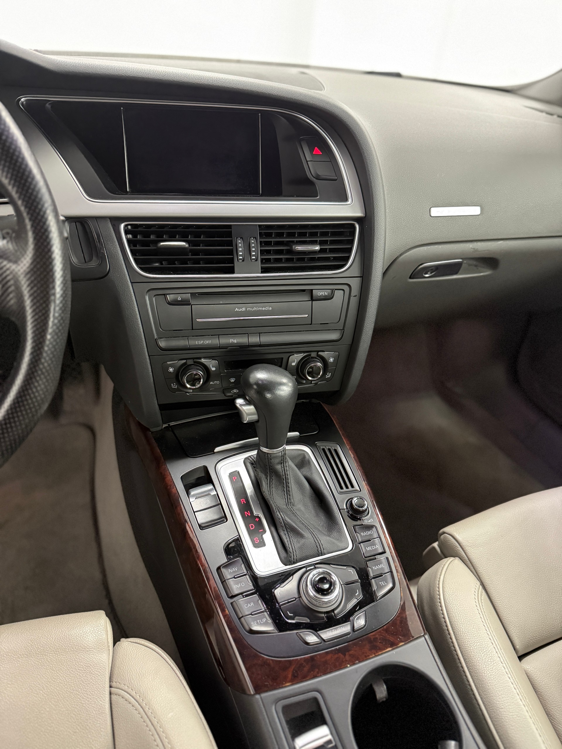 AUDI A5 Cabriolet 2.0 TFSI quattro S-tronic-image-11