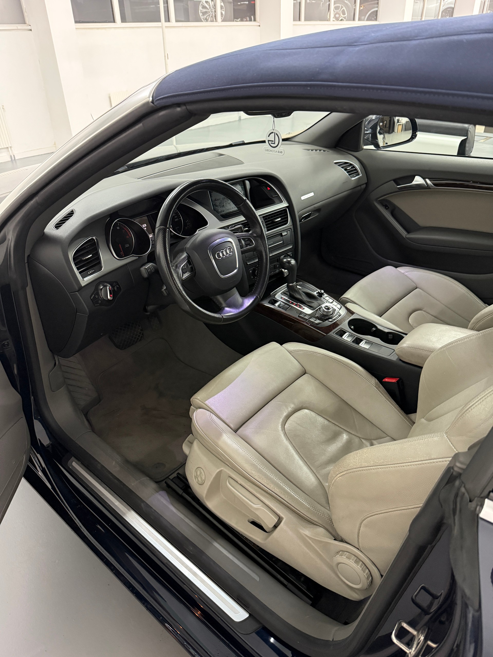 AUDI A5 Cabriolet 2.0 TFSI quattro S-tronic-image-7