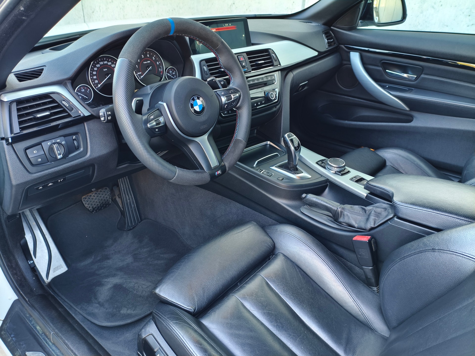 BMW 428i Cabriolet xDrive M Sport Steptronic-image-5