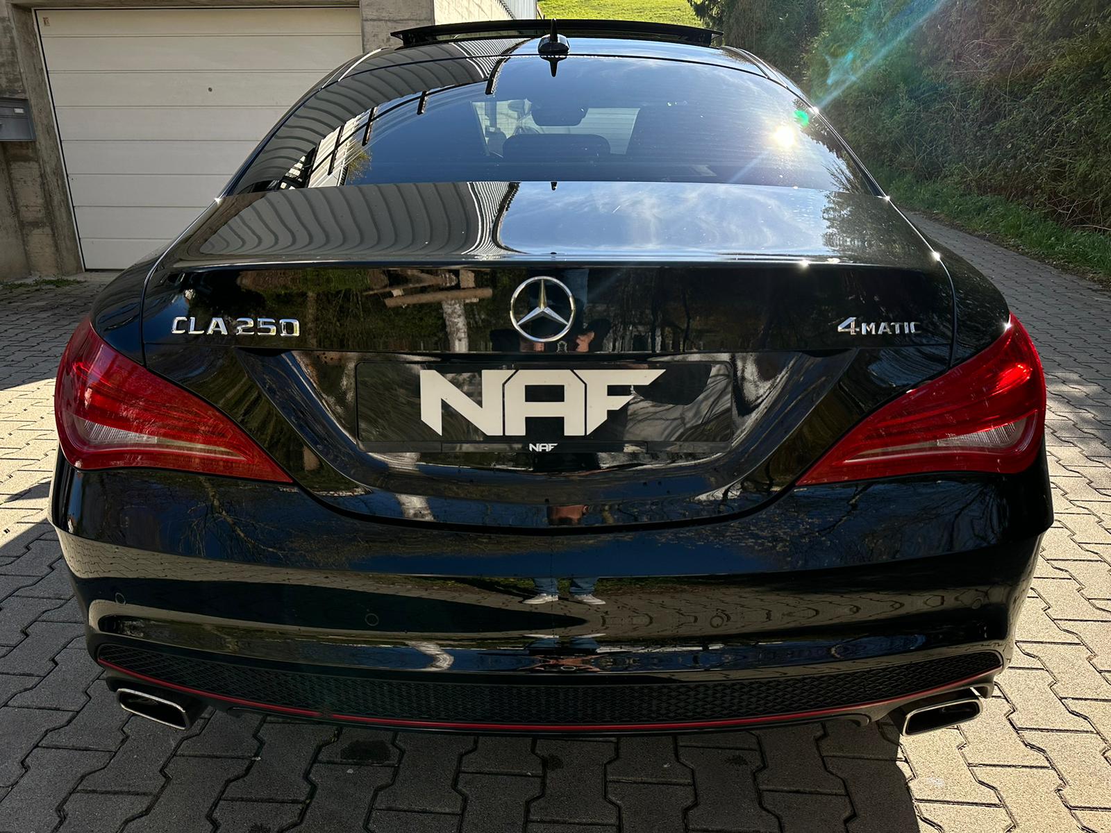 MERCEDES-BENZ CLA 250 Sport AMG-Line 7G-DCT 4Matic-showroom-element-3