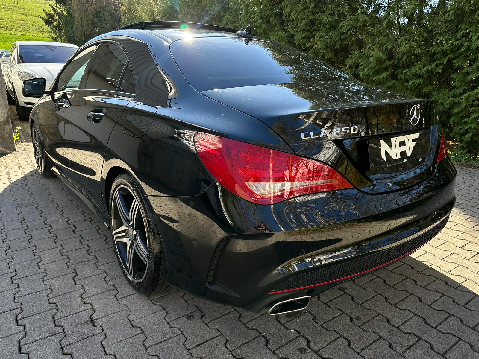 MERCEDES-BENZ CLA 250 Sport AMG-Line 7G-DCT 4Matic-showroom-element-2