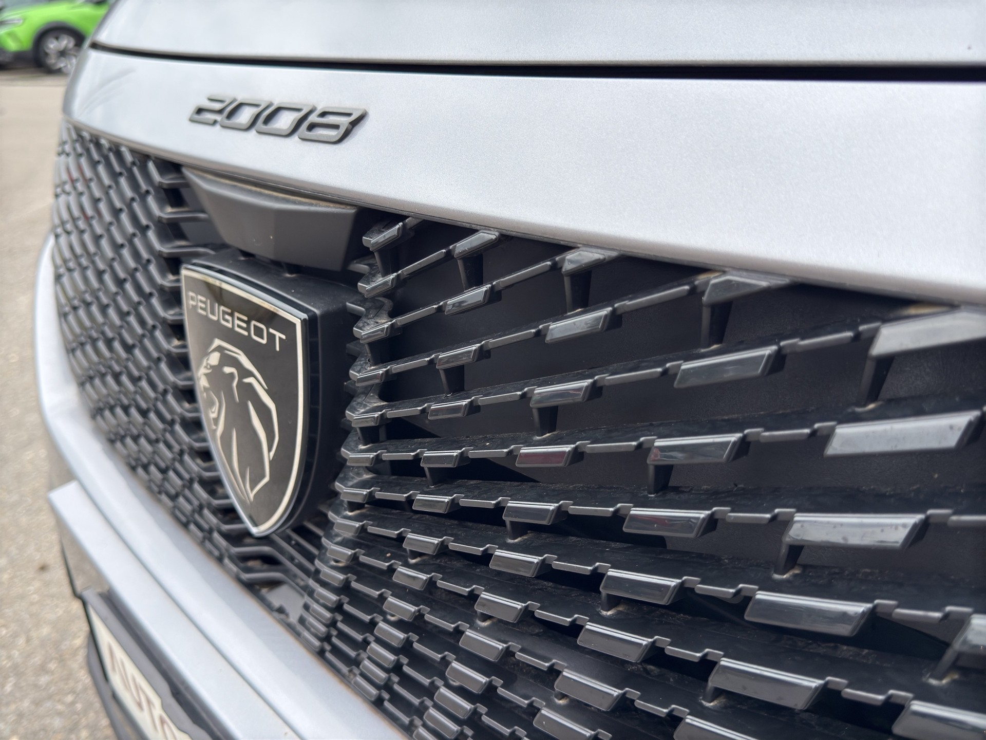 PEUGEOT 2008 1.2 Hybrid 145 Style-image-46