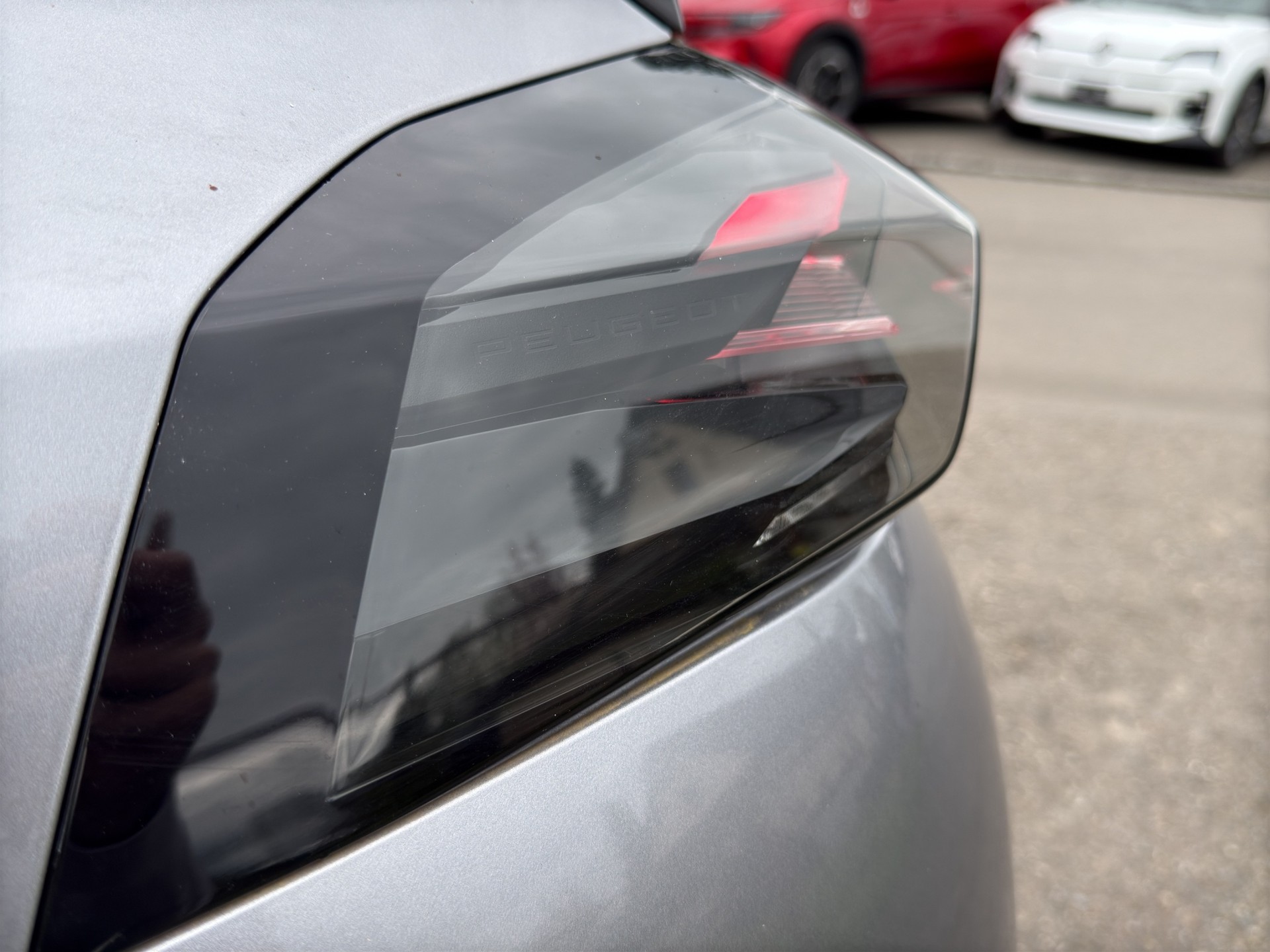 PEUGEOT 2008 1.2 Hybrid 145 Style-image-45