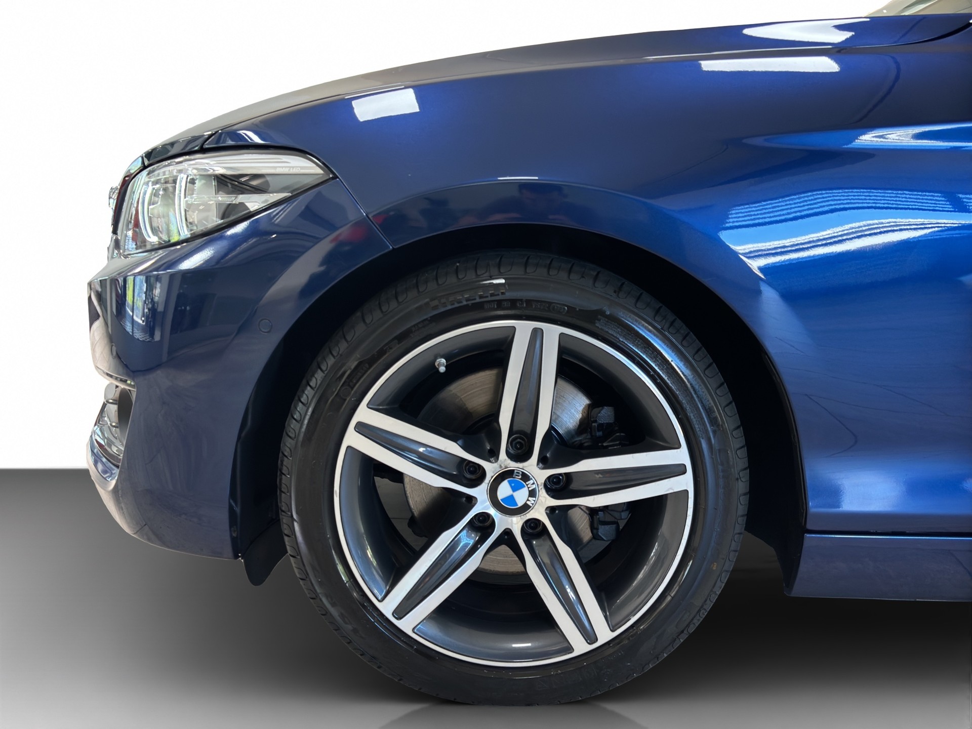 BMW 220d xDrive Steptronic-showroom-element-1