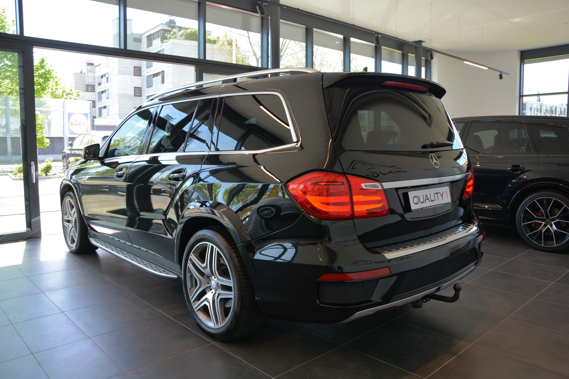 MERCEDES-BENZ GL 350 BlueTEC 4Matic 7G-TRONIC AMG-Line-showroom-element-3