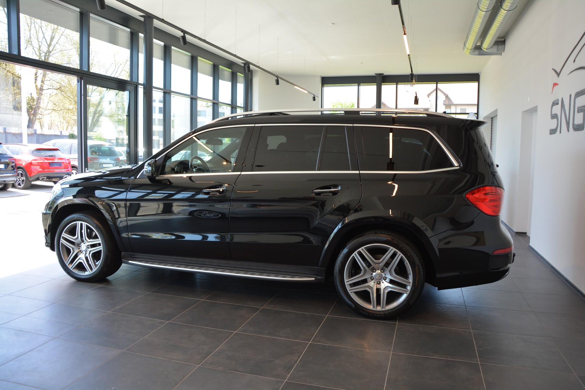 MERCEDES-BENZ GL 350 BlueTEC 4Matic 7G-TRONIC AMG-Line-showroom-element-2