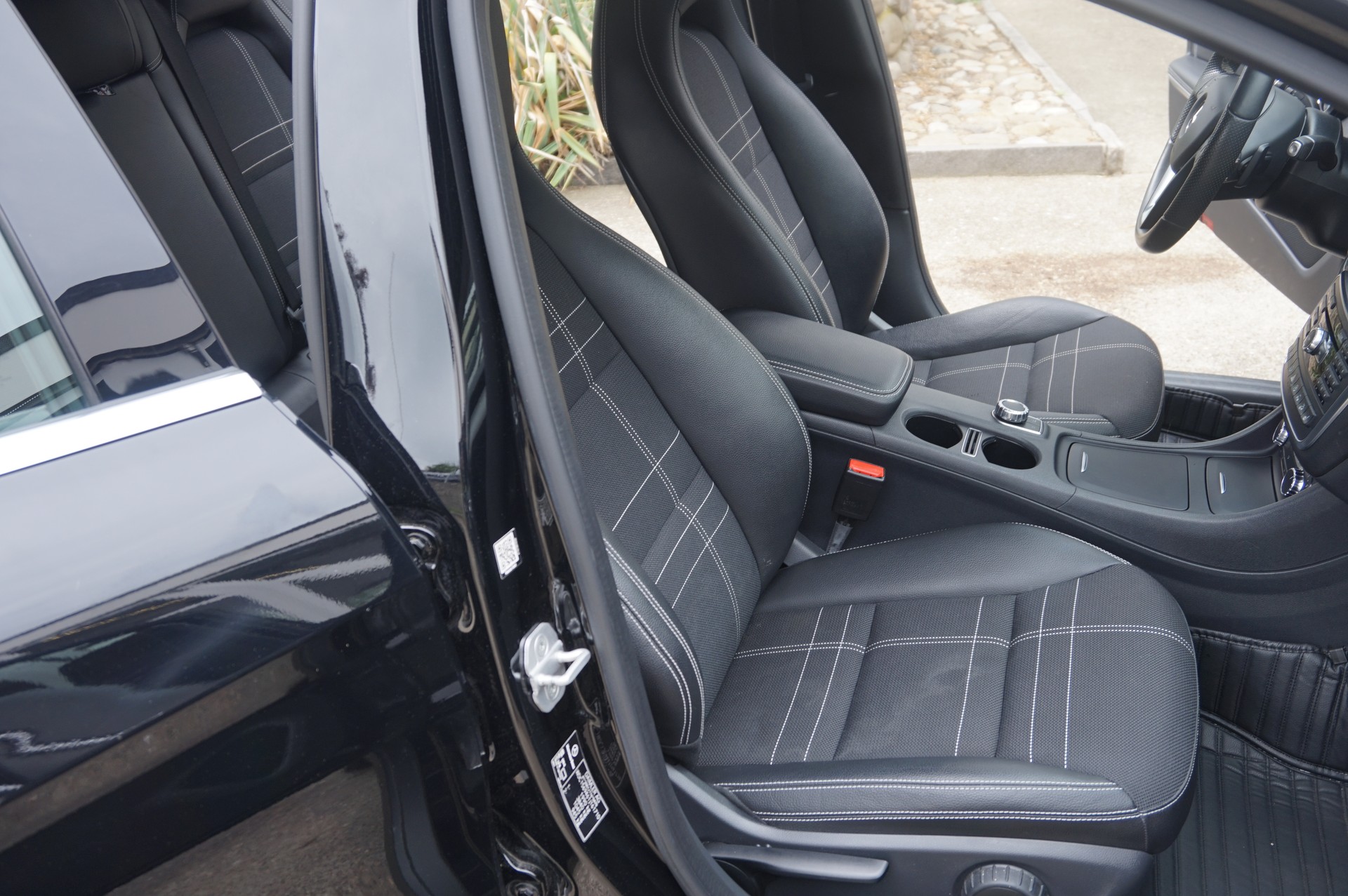 MERCEDES-BENZ GLA 250 Urban 4Matic 7G-DCT-image-7