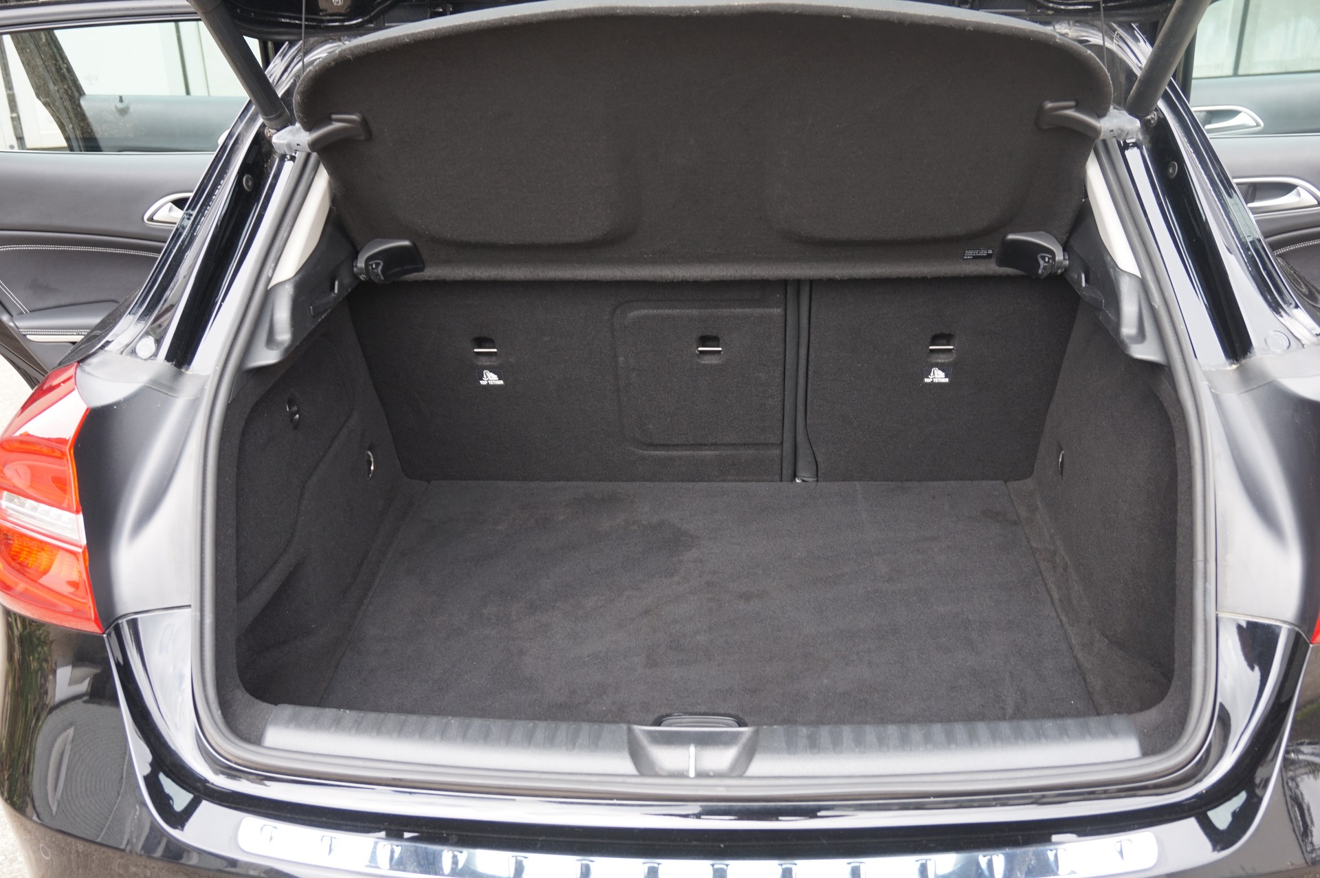 MERCEDES-BENZ GLA 250 Urban 4Matic 7G-DCT-image-15
