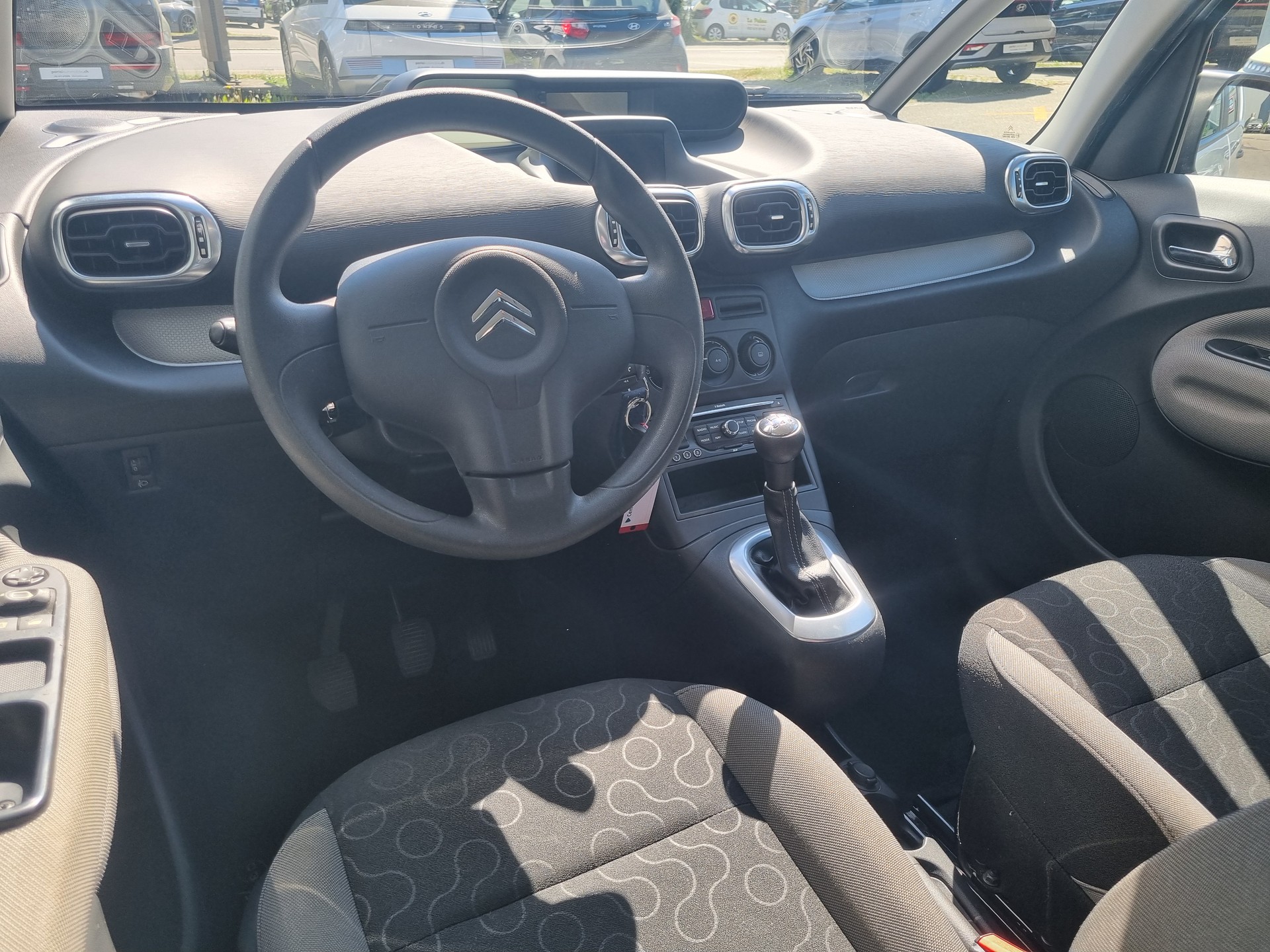 CITROEN C3 Picasso 1.6i 16V Swiss Style-image-9