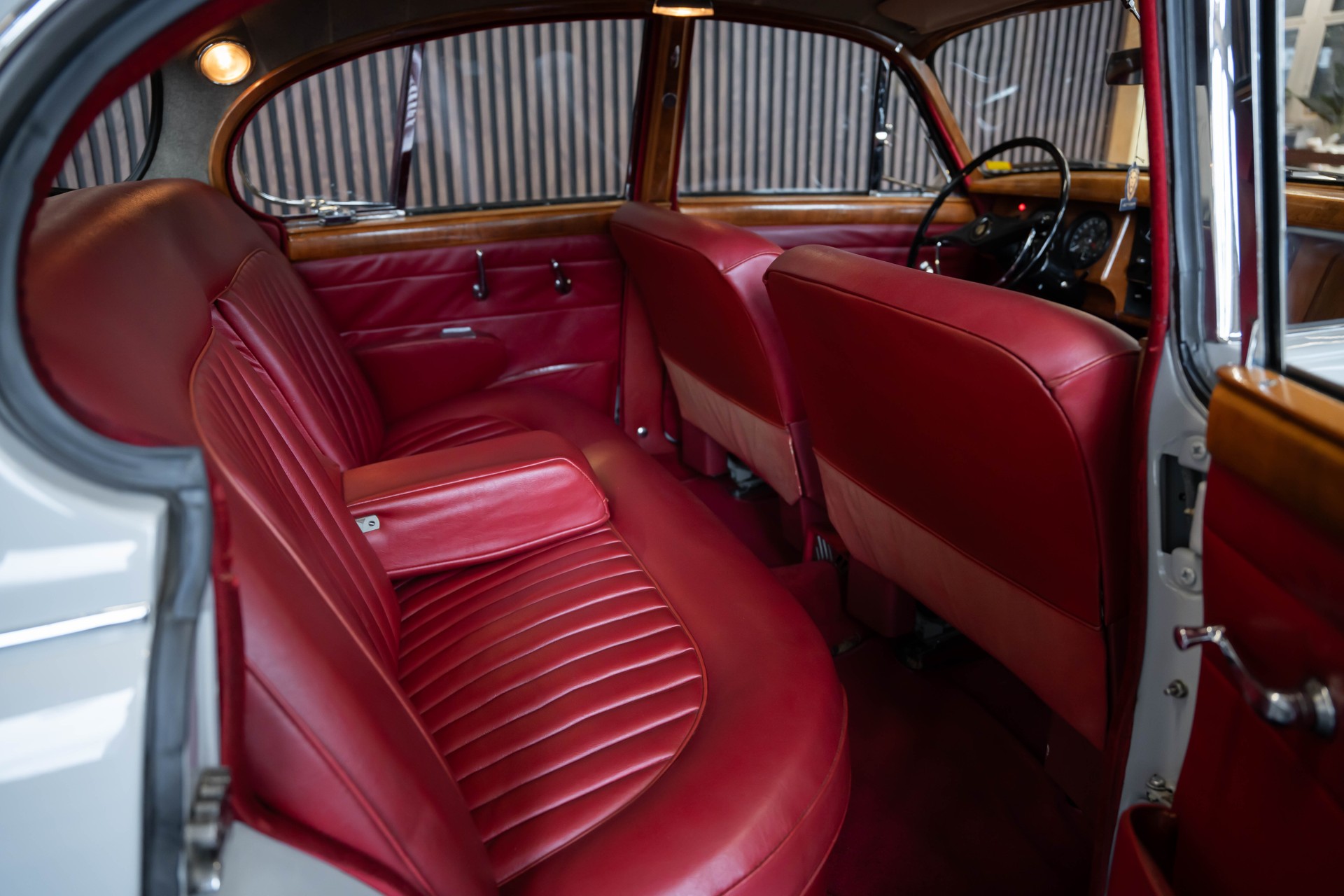 JAGUAR MK II 240 Overdrive-image-16