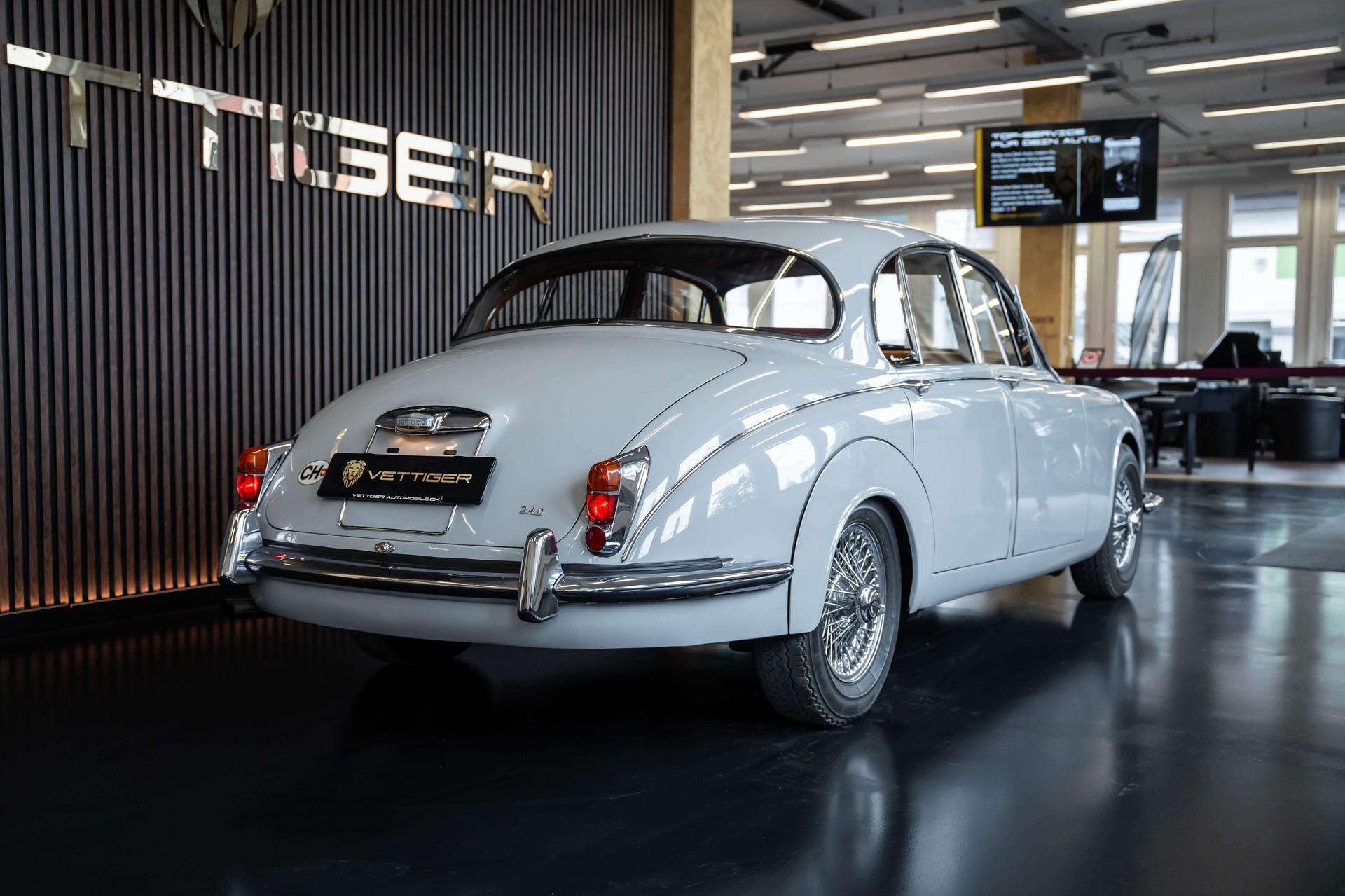 JAGUAR MK II 240 Overdrive-image-5