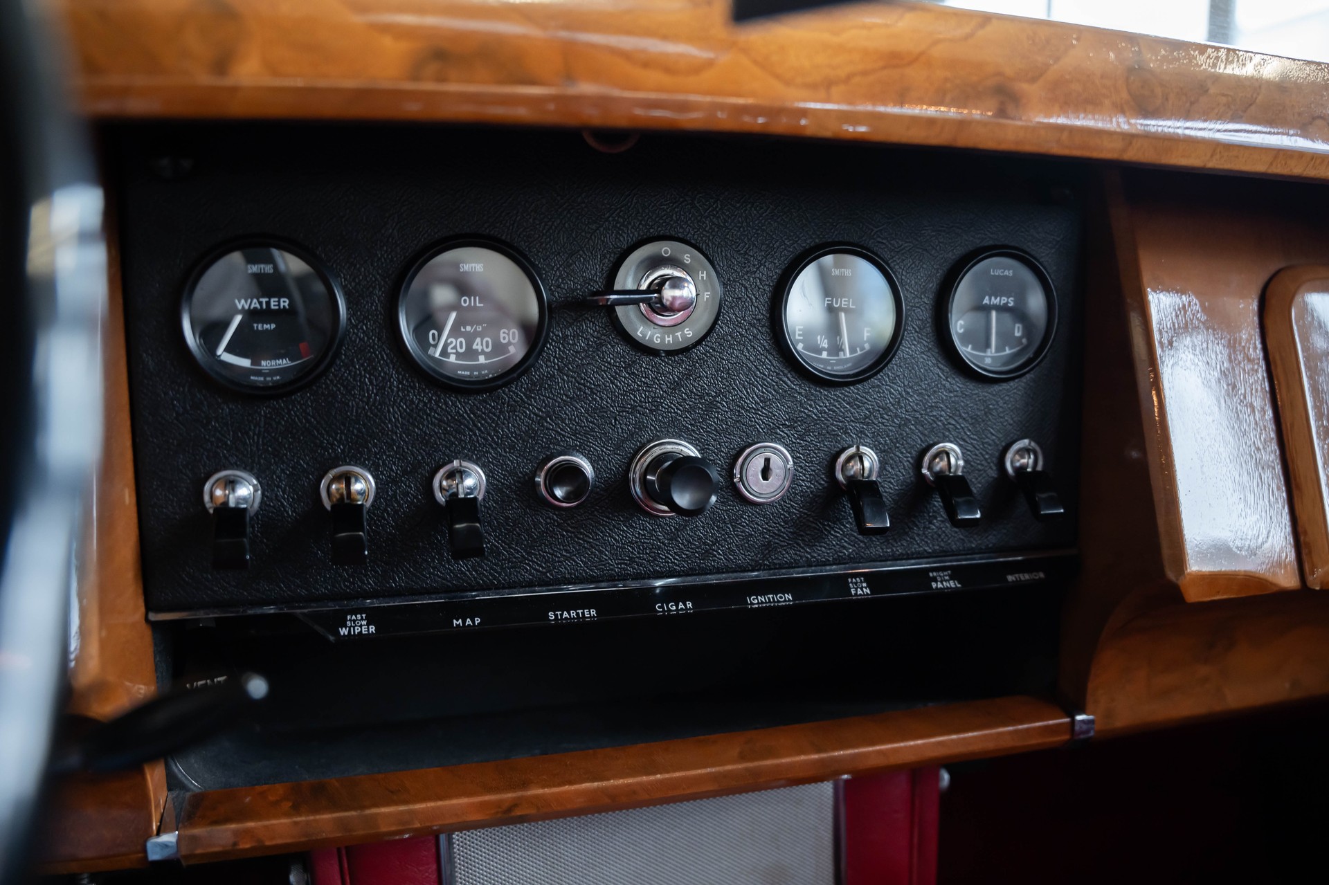 JAGUAR MK II 240 Overdrive-image-18